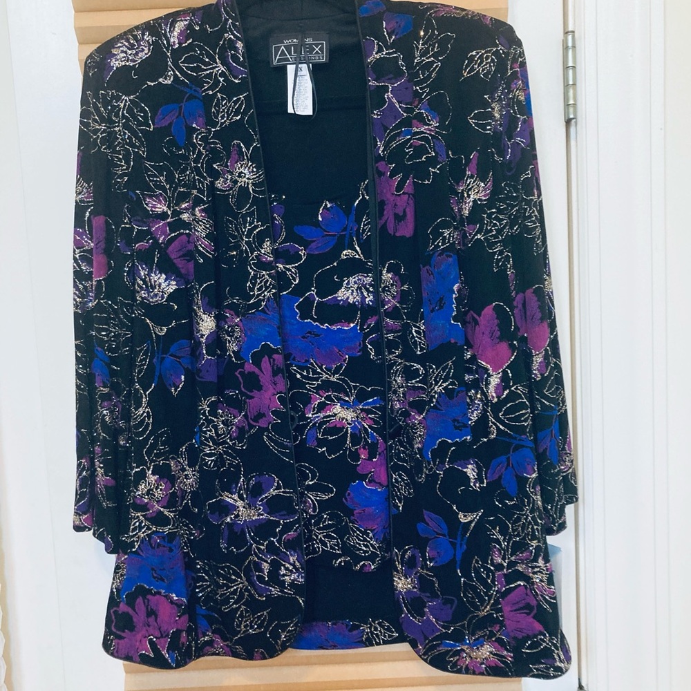 Alex Eveningwear printed jacket and top set.
